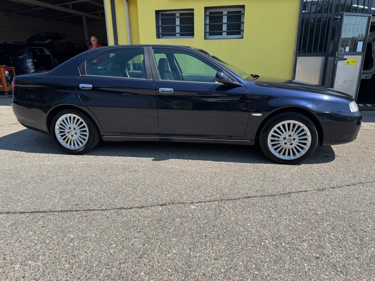 Alfa Romeo 166 2.0i 16V Twin Spark cat Distinctive con impianto a Metano