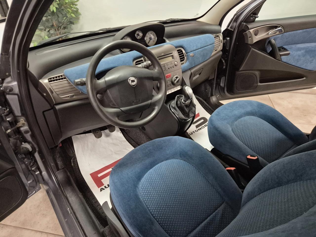 Lancia Ypsilon 1.2 Argento NEOPATENTATI