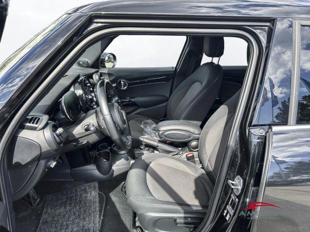 MINI Cooper 5 porte 1.5 Essential Auto
