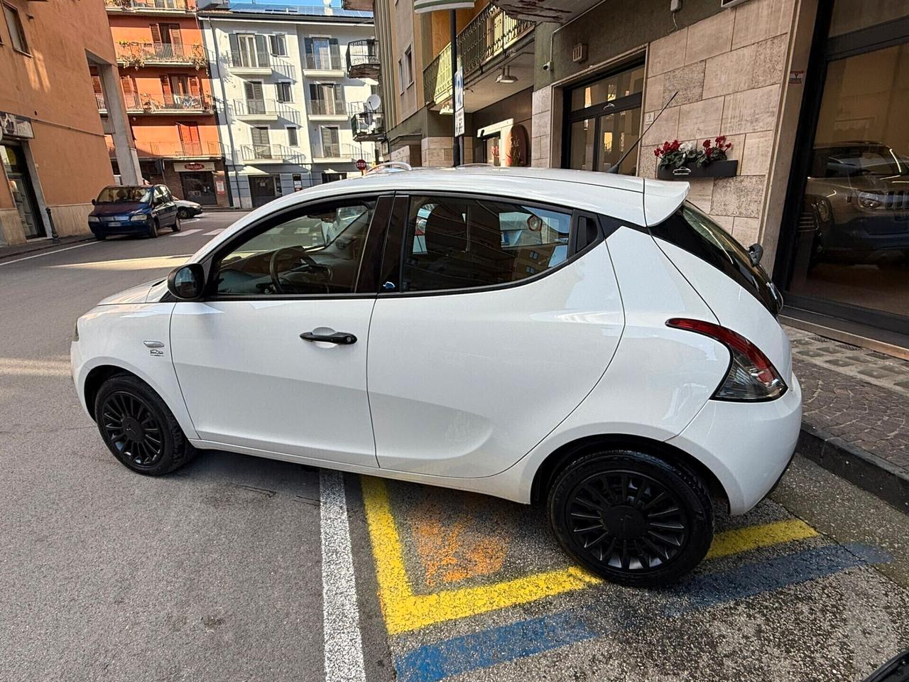 Lancia Ypsilon 1.2 69 CV 5 porte GPL Ecochic Gold