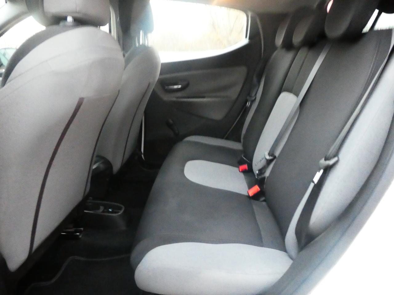 Lancia Ypsilon 1.3 MJT 16V 95 CV 5 porte OK NEOPATENTATI
