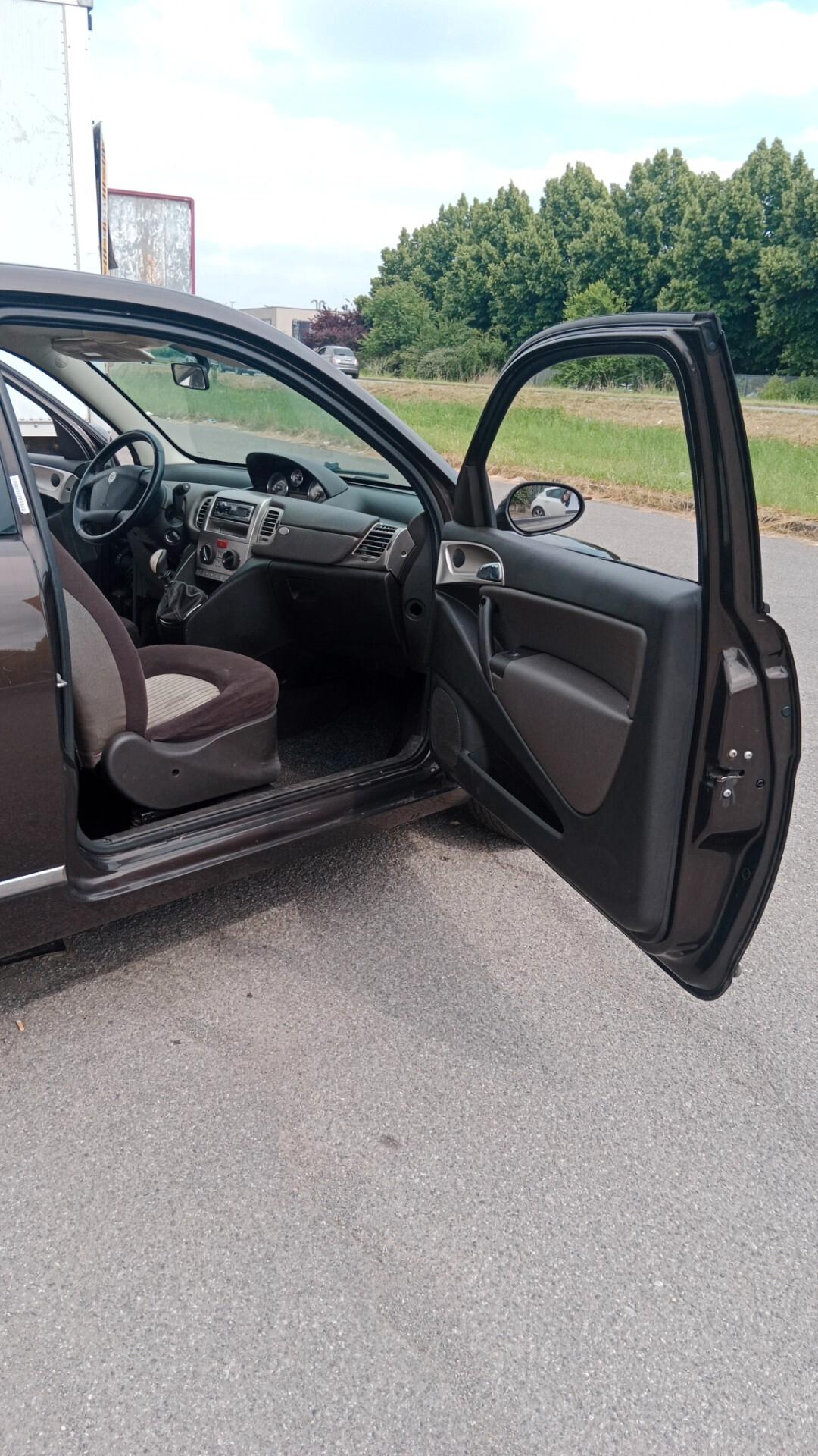 Lancia Ypsilon 1.4 Argento