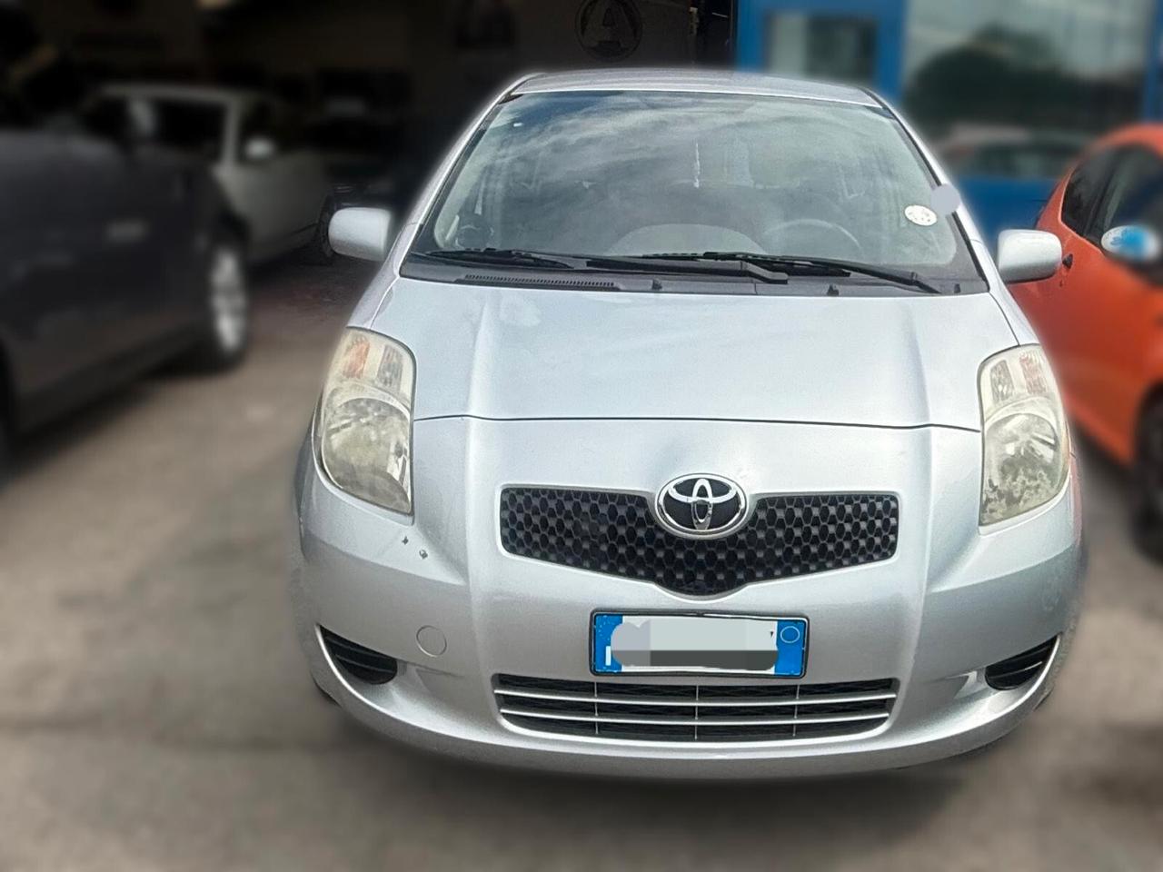 Toyota Yaris 1.0 5 porte