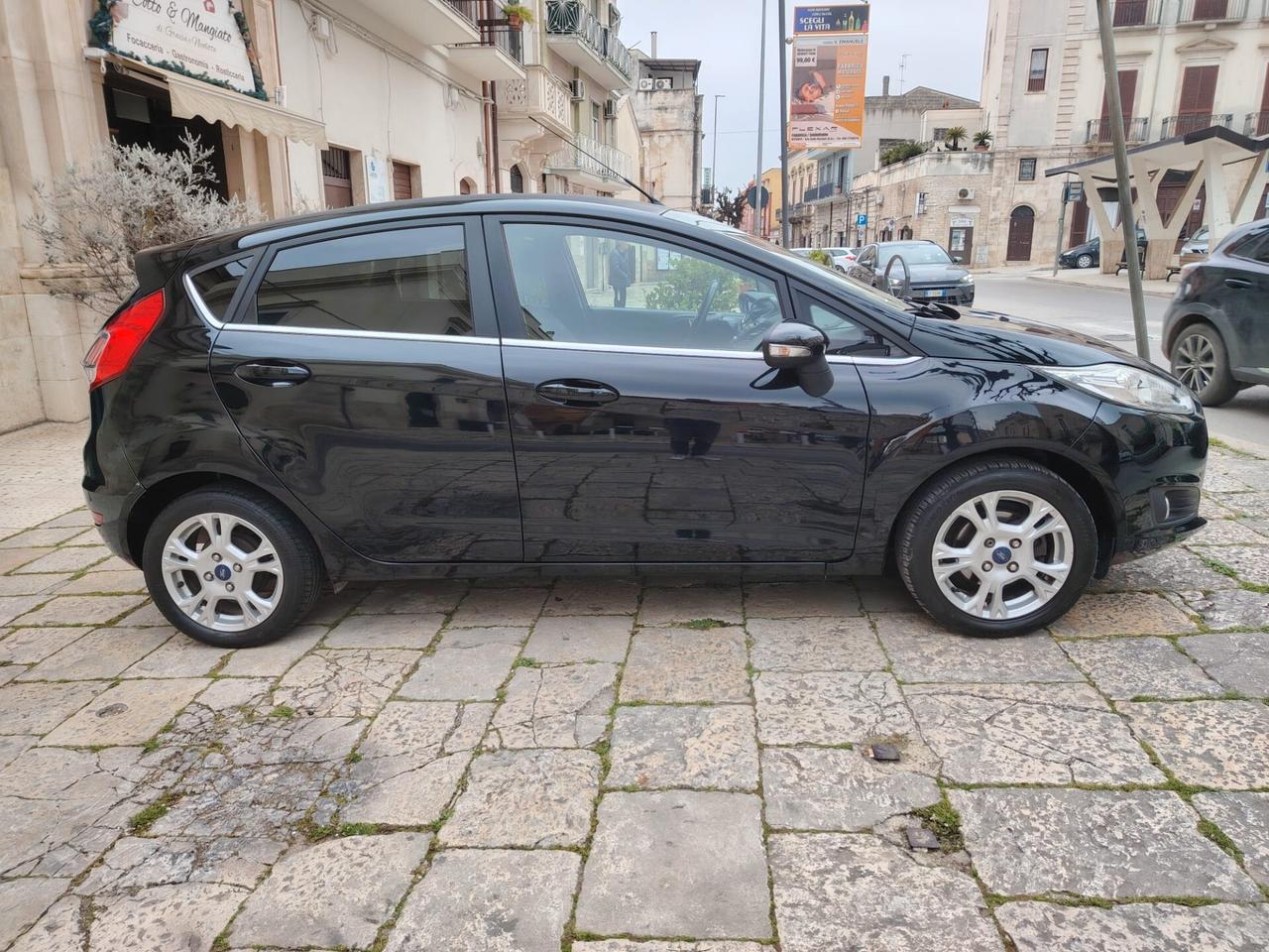 Ford Fiesta 1.5 TDCi 75CV 5 porte Titanium