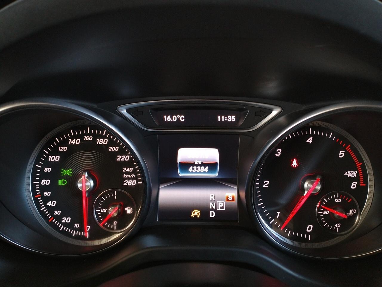 Mercedes-benz GLA 200 d Sport - TETTO APRIBILE