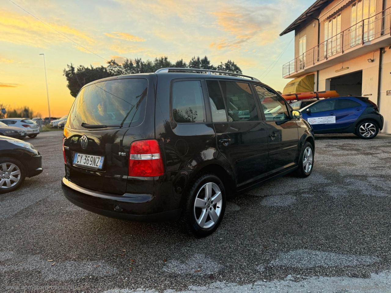 VOLKSWAGEN Touran 1.6 16V FSI Highline 7 POSTI