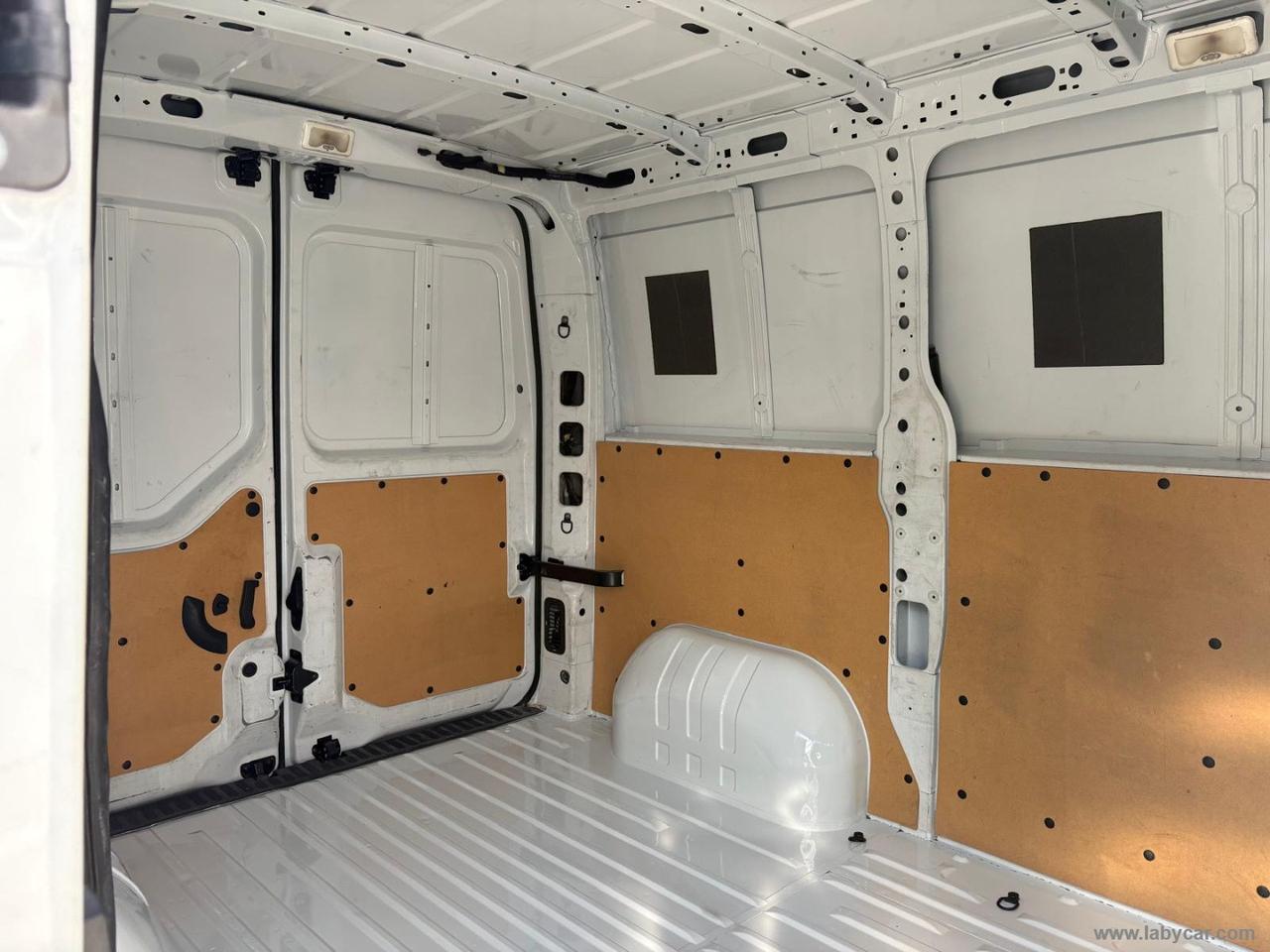 Master T28 2.3dCi135 PC-TM Furg. Ice