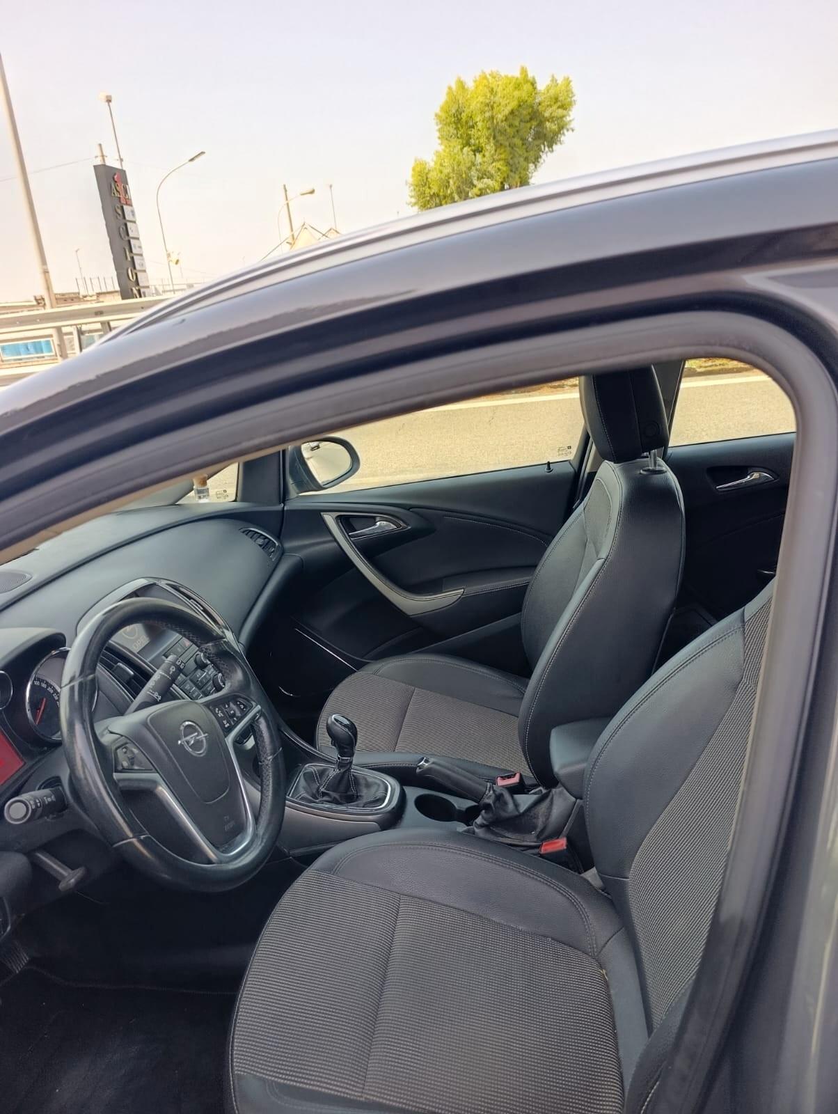 Opel Astra 1.7 CDTI Sports Tourer Cosmo 2011