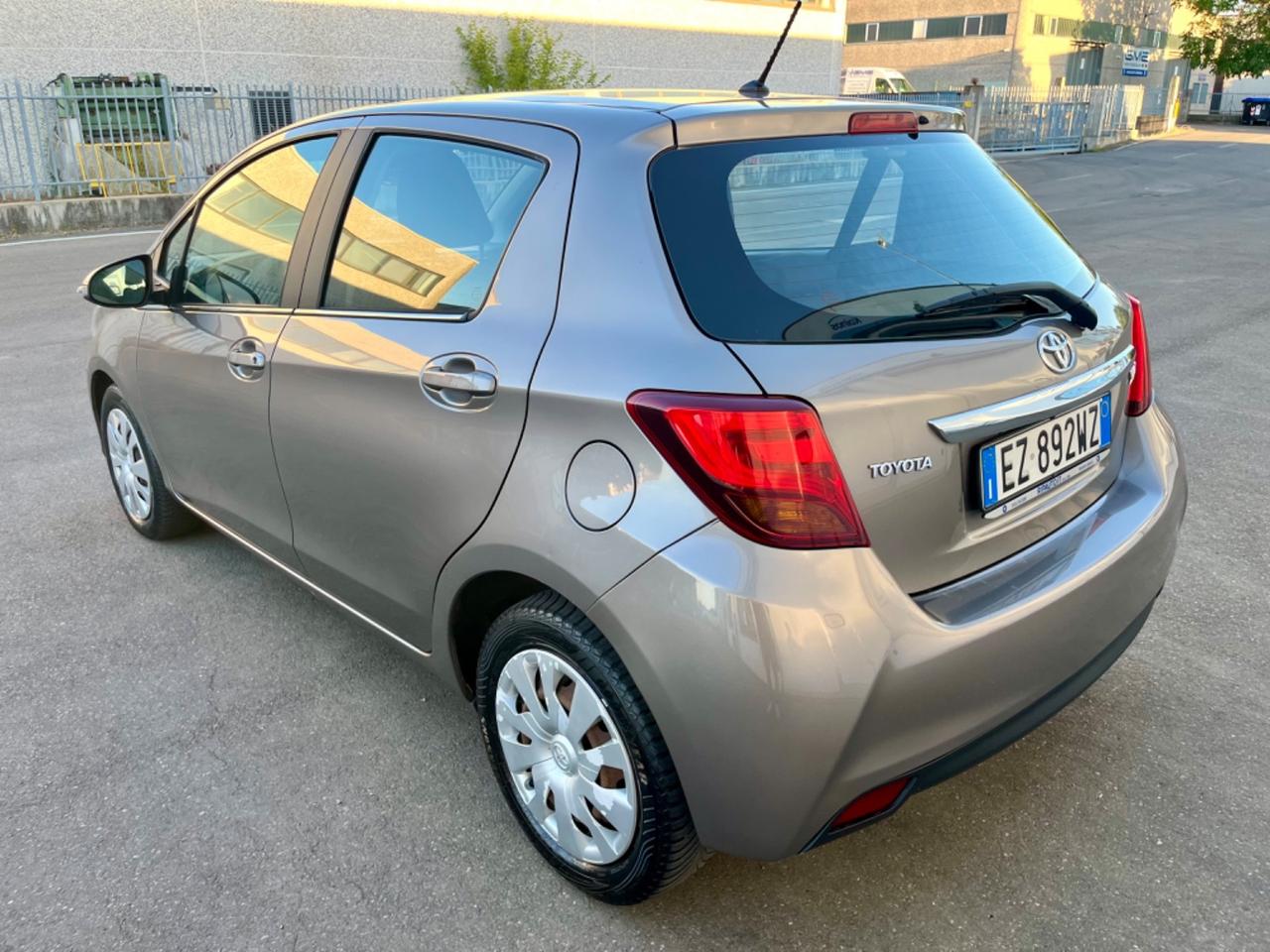 Toyota Yaris 1.0benz 2015 118.000km euro6 per neopatentati