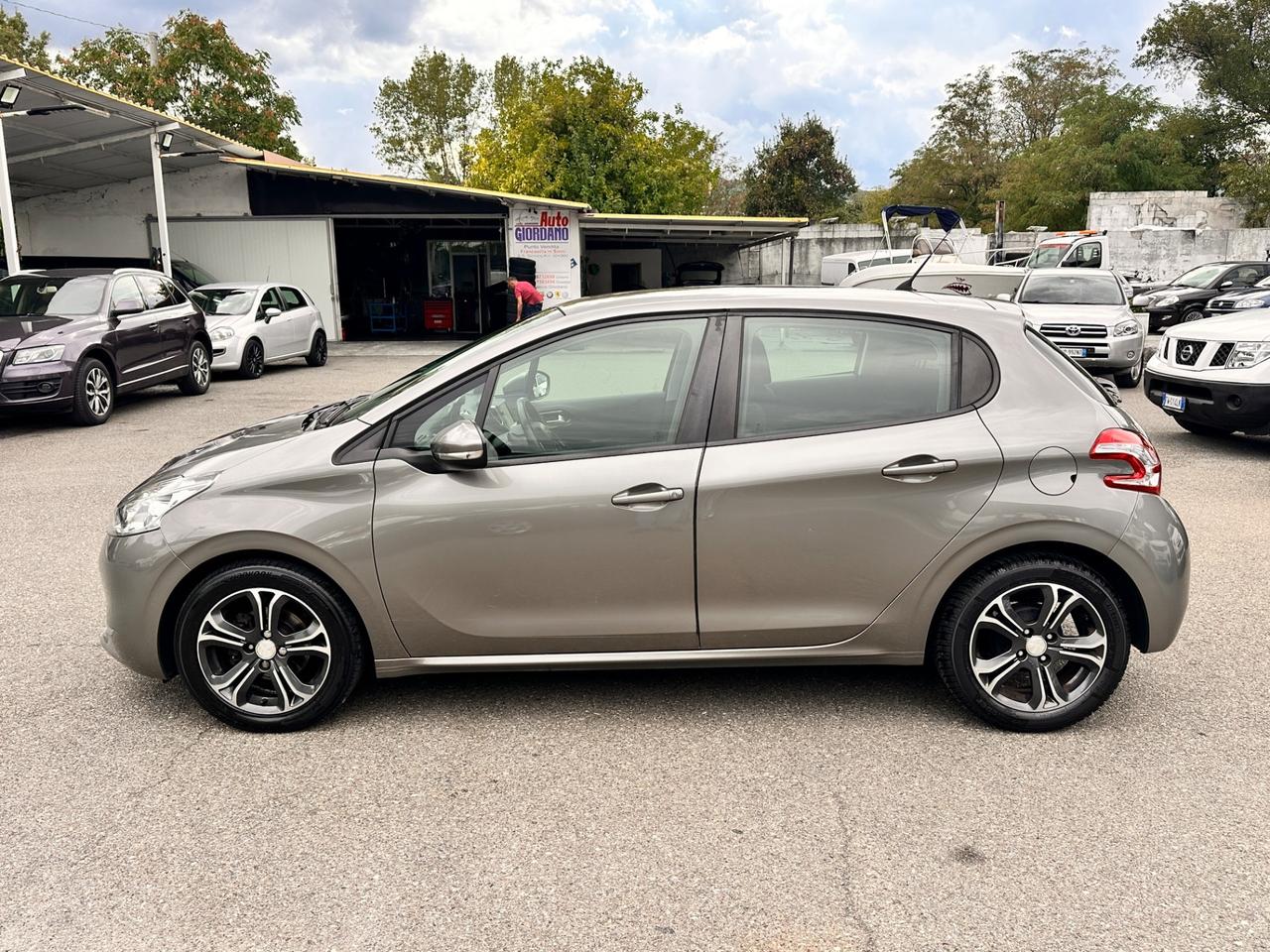 Peugeot 208 1.4 HDi 68 CV 5 porte Allure