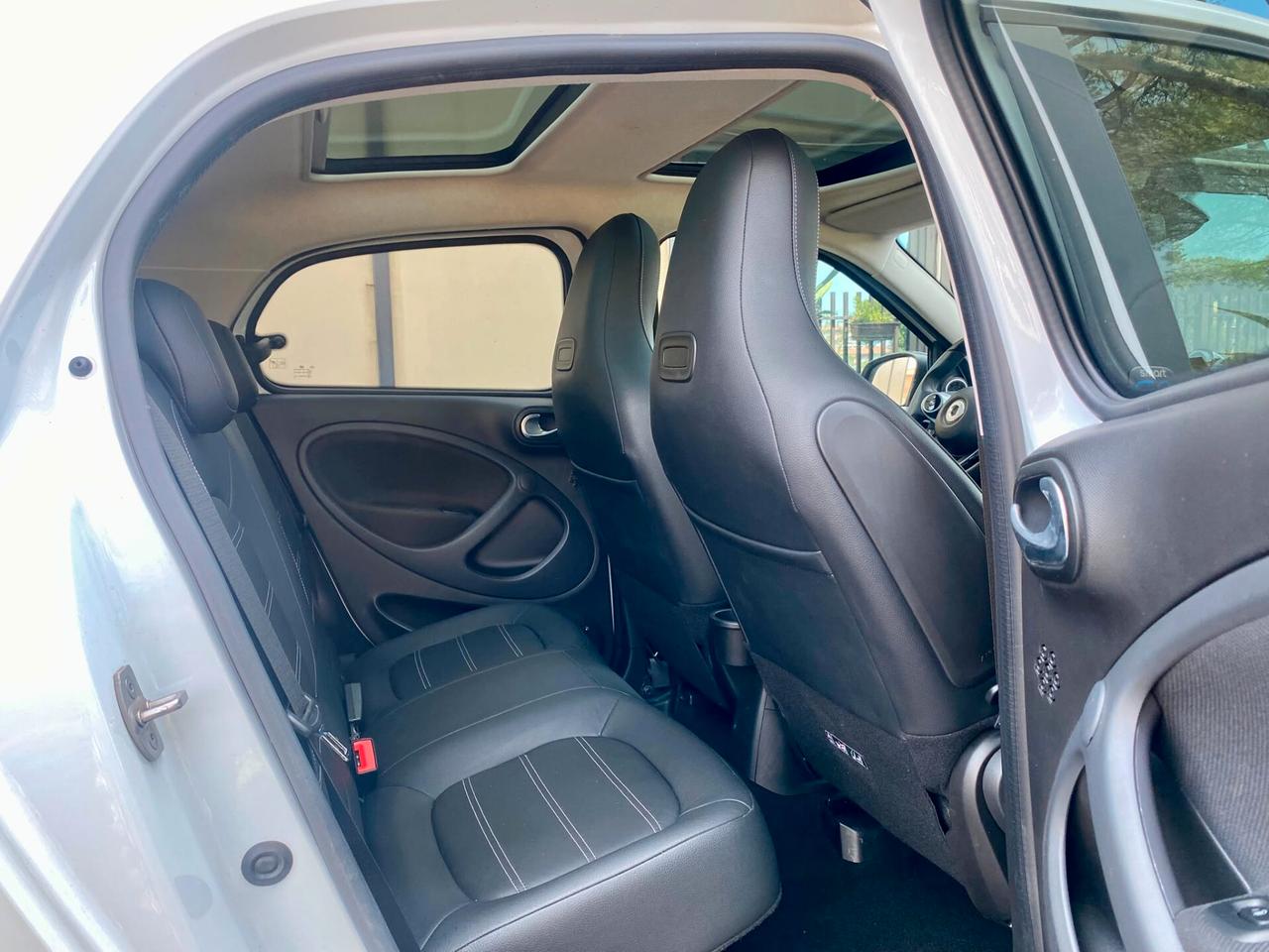 smart forFour EQ edition one, Brabus STYLE CAMERA, FULL LED