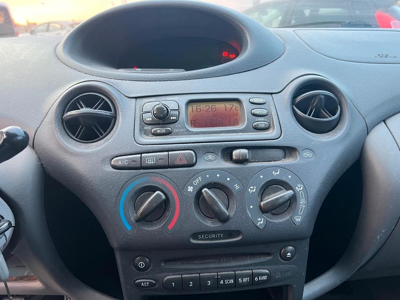 Toyota Yaris 1.0i 16V cat 5 porte