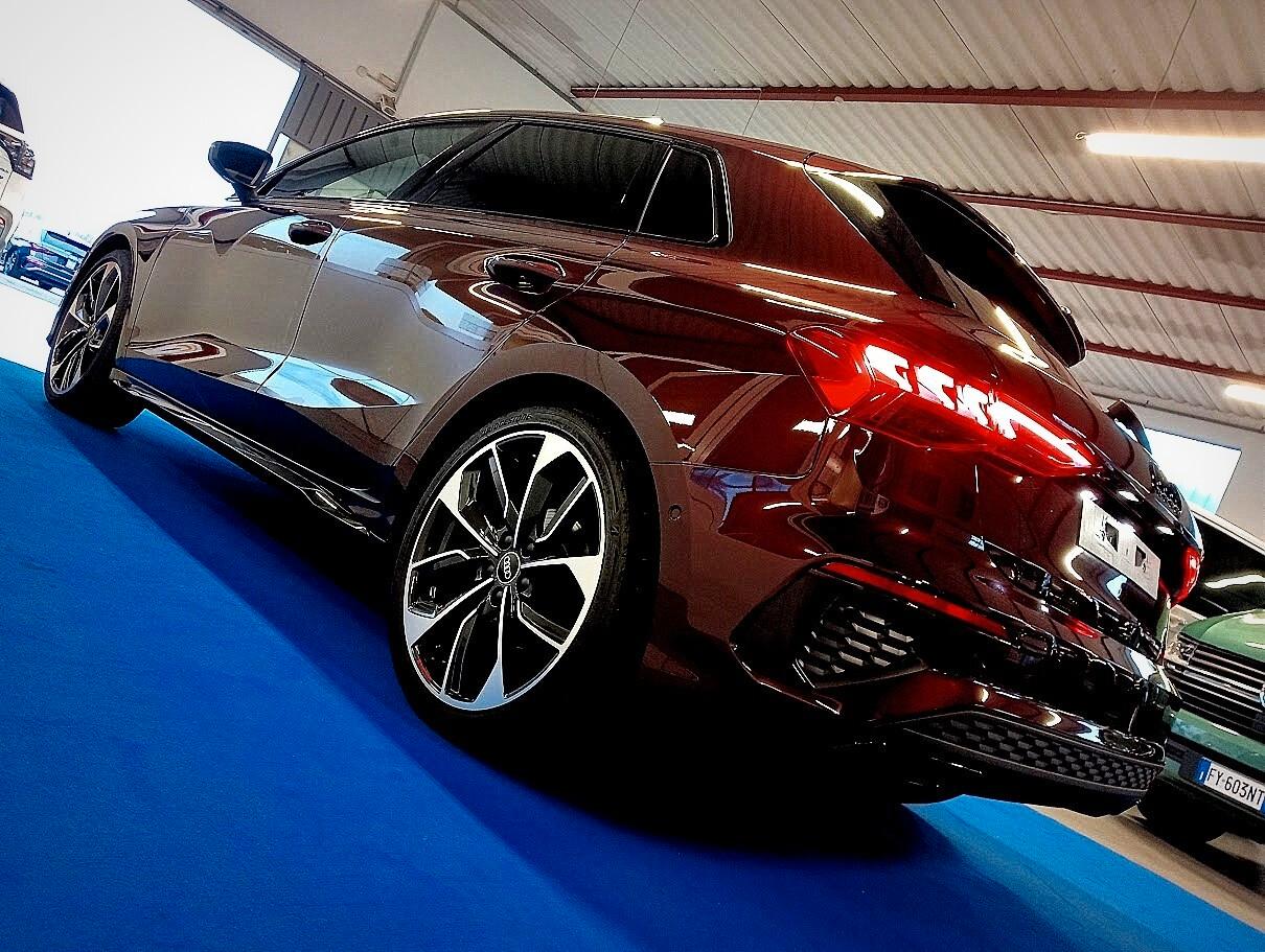 Audi A3 2.0 TDI SLINE EXCLUSIVE IDENTITY BLACK 19" MATRIX