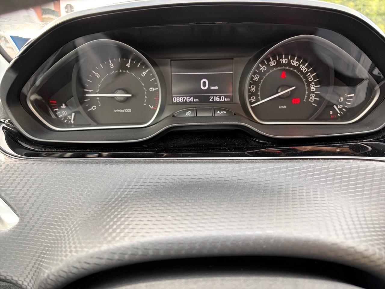 Peugeot 208 PureTech 82 5p. GPL Allure