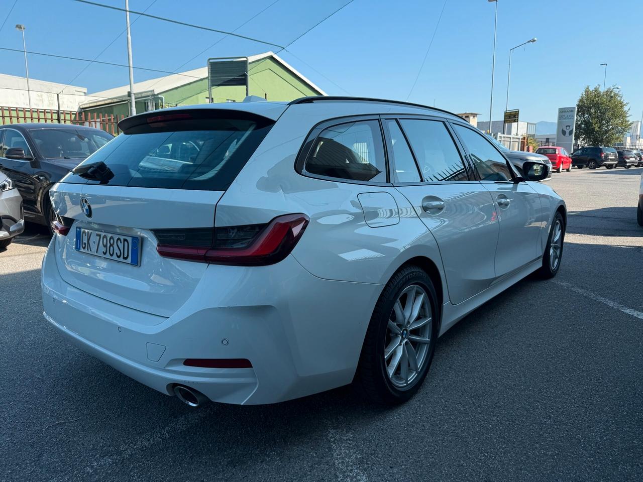 BMW 316 Touring mhev 48V auto