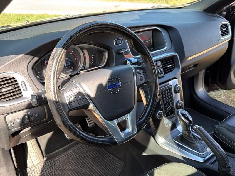 Volvo V40 D4 Geartronic R-Design Momentum