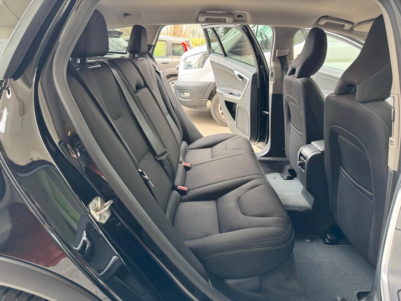 Volvo V60 CrossCountry D3 Business gear GARANZIA24