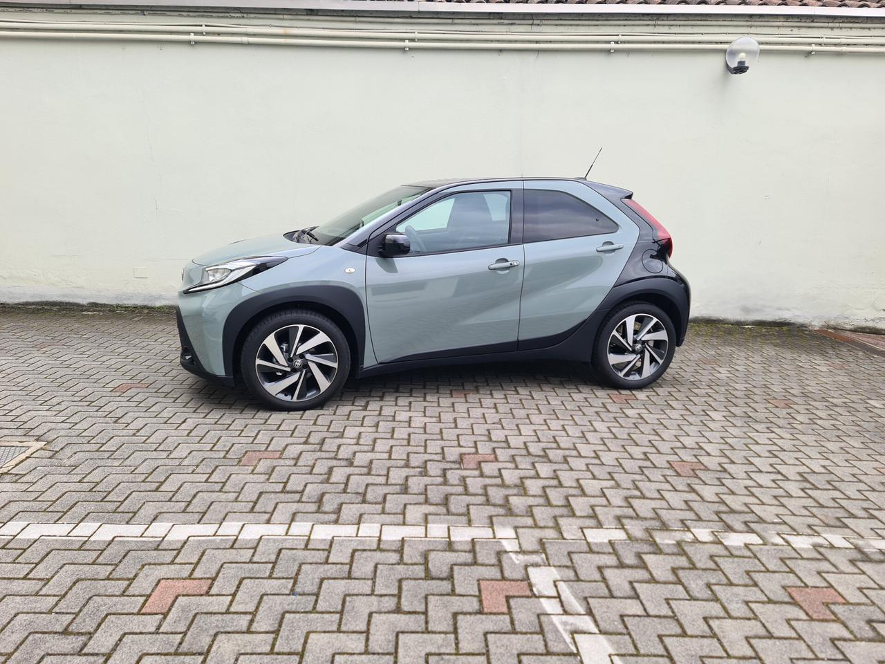 Toyota Aygo X 1.0 VVT-i 5p Lounge - Pari al nuovo