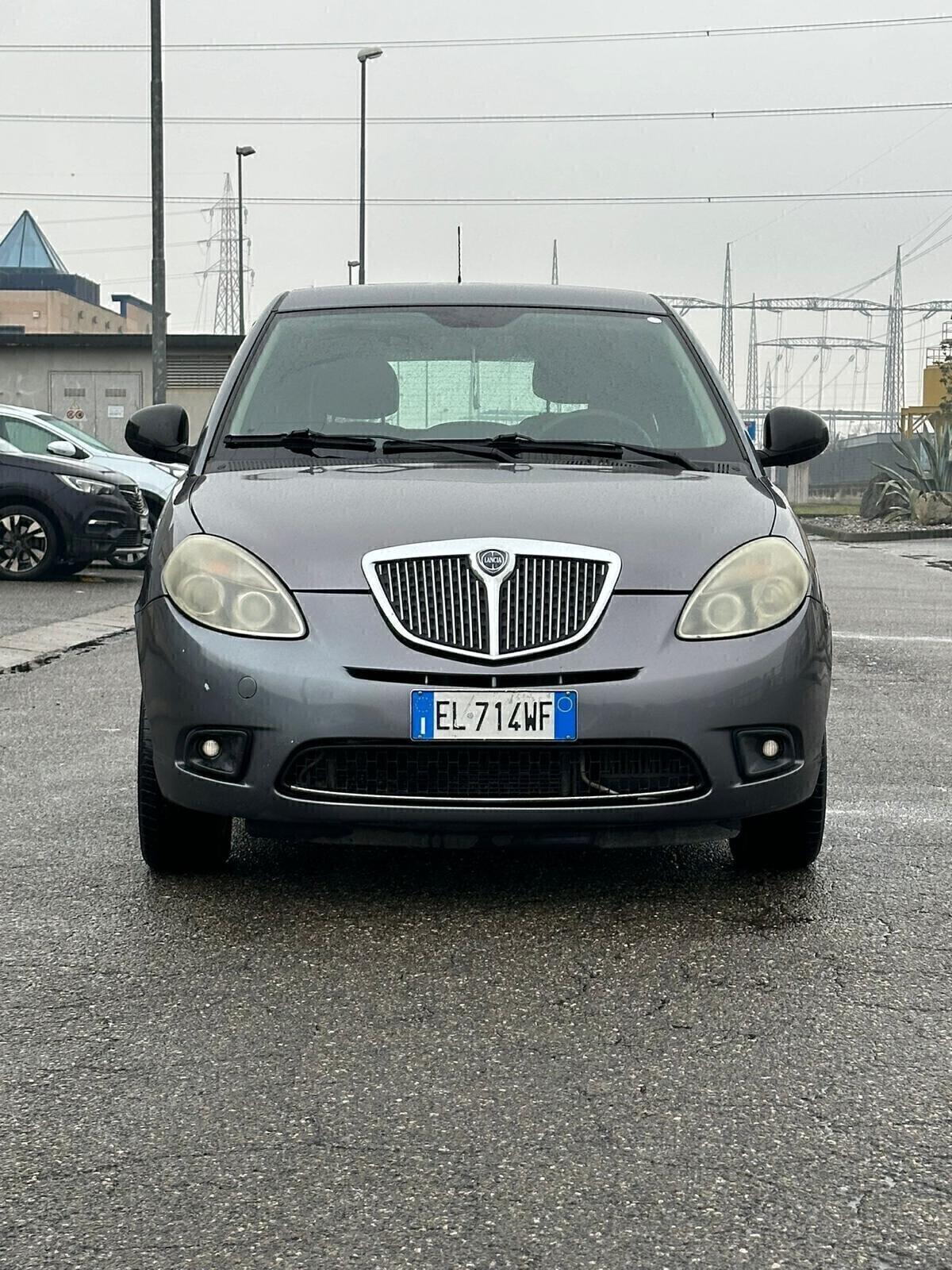 Lancia Ypsilon 1.3 MJT 75 CV Unyca