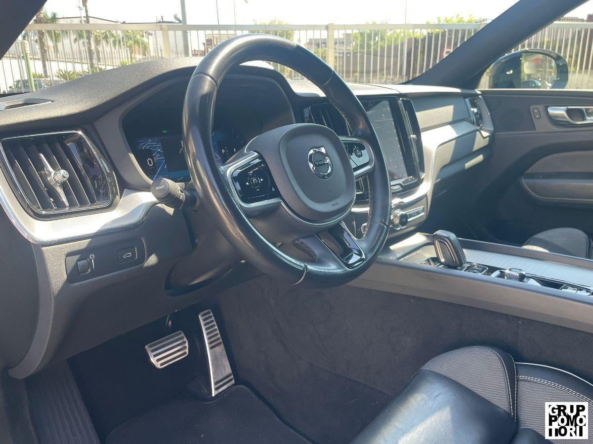 VOLVO - XC60 - B4 AWD Geartronic R-design