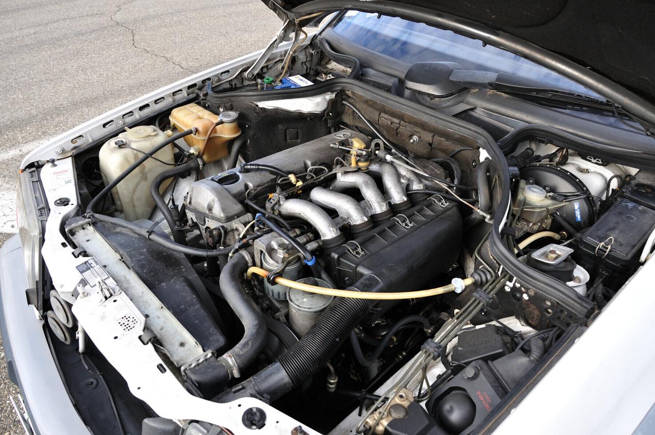 Mercedes-benz 250 W124D (AMG look body kit)