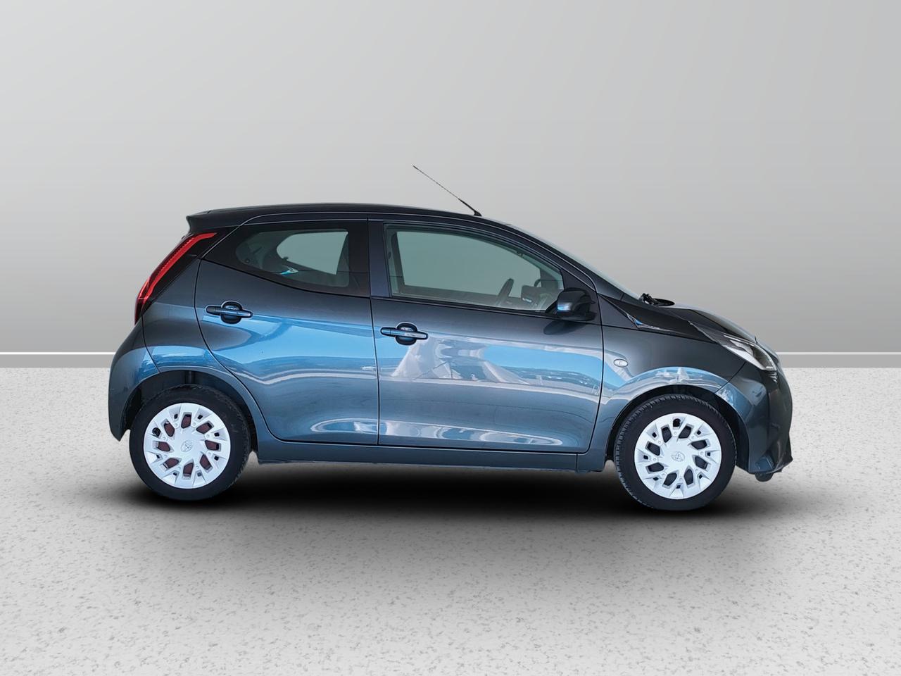 TOYOTA Aygo II 2018 5p - Aygo 5p 1.0 x-play m-mt 72cv