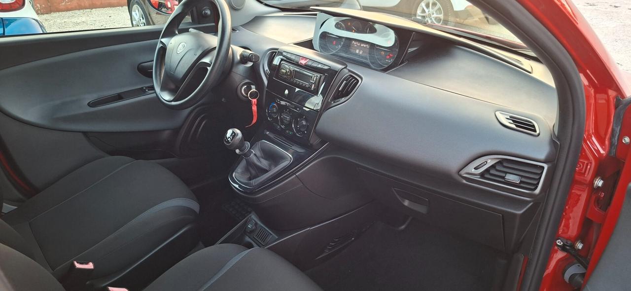 Lancia Ypsilon 1.2 69 CV 5 porte Silver