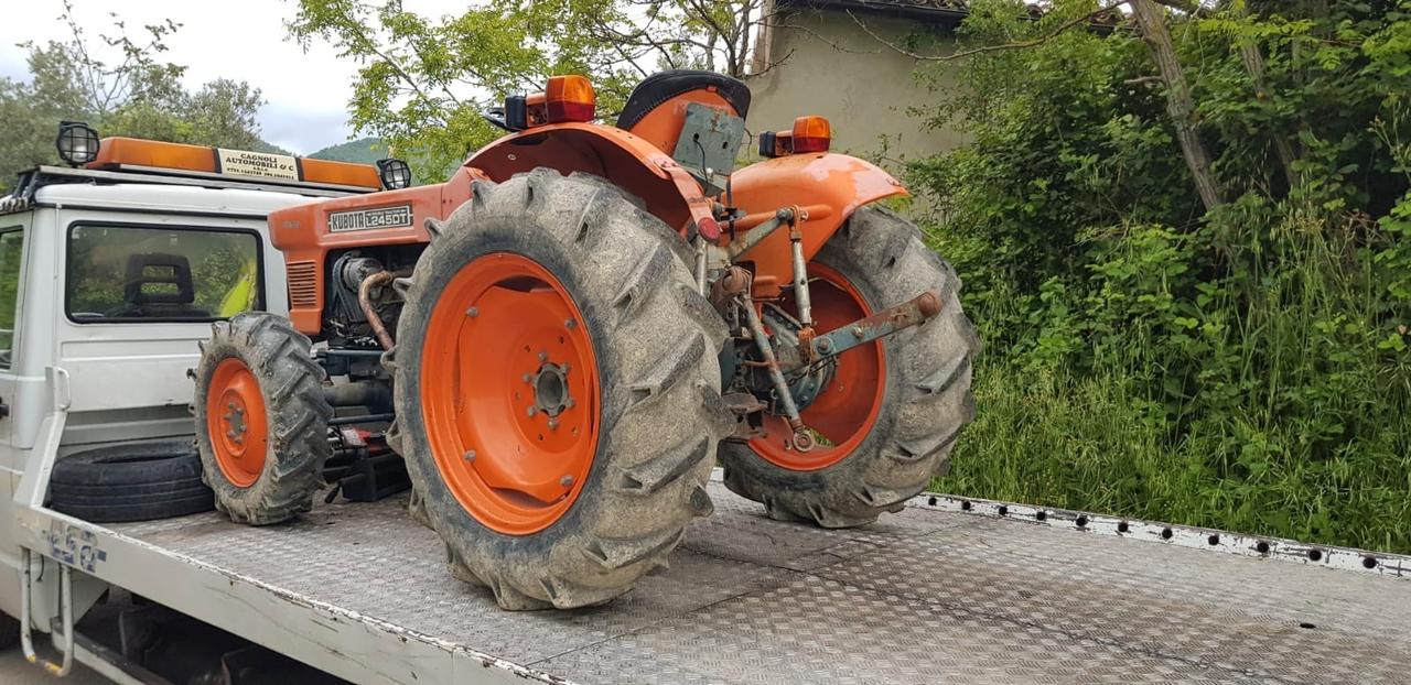 TRATTORE 4 RUOTE MOTRICI KUBOTA L245DT