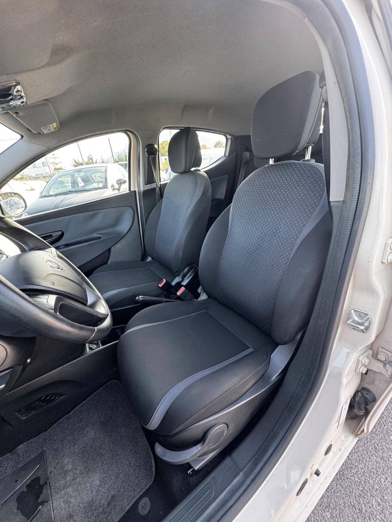 Lancia Ypsilon 1.2 69 CV Silver