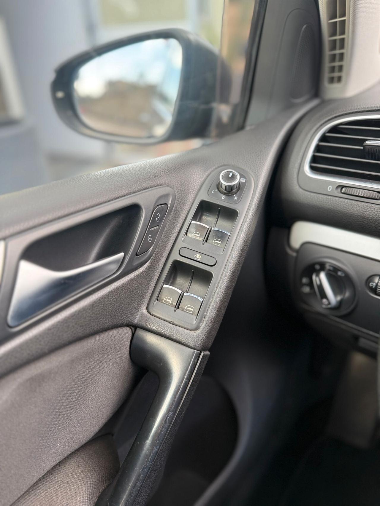 Volkswagen Golf VI 1.6 TDI 105cv (77kw) Sport