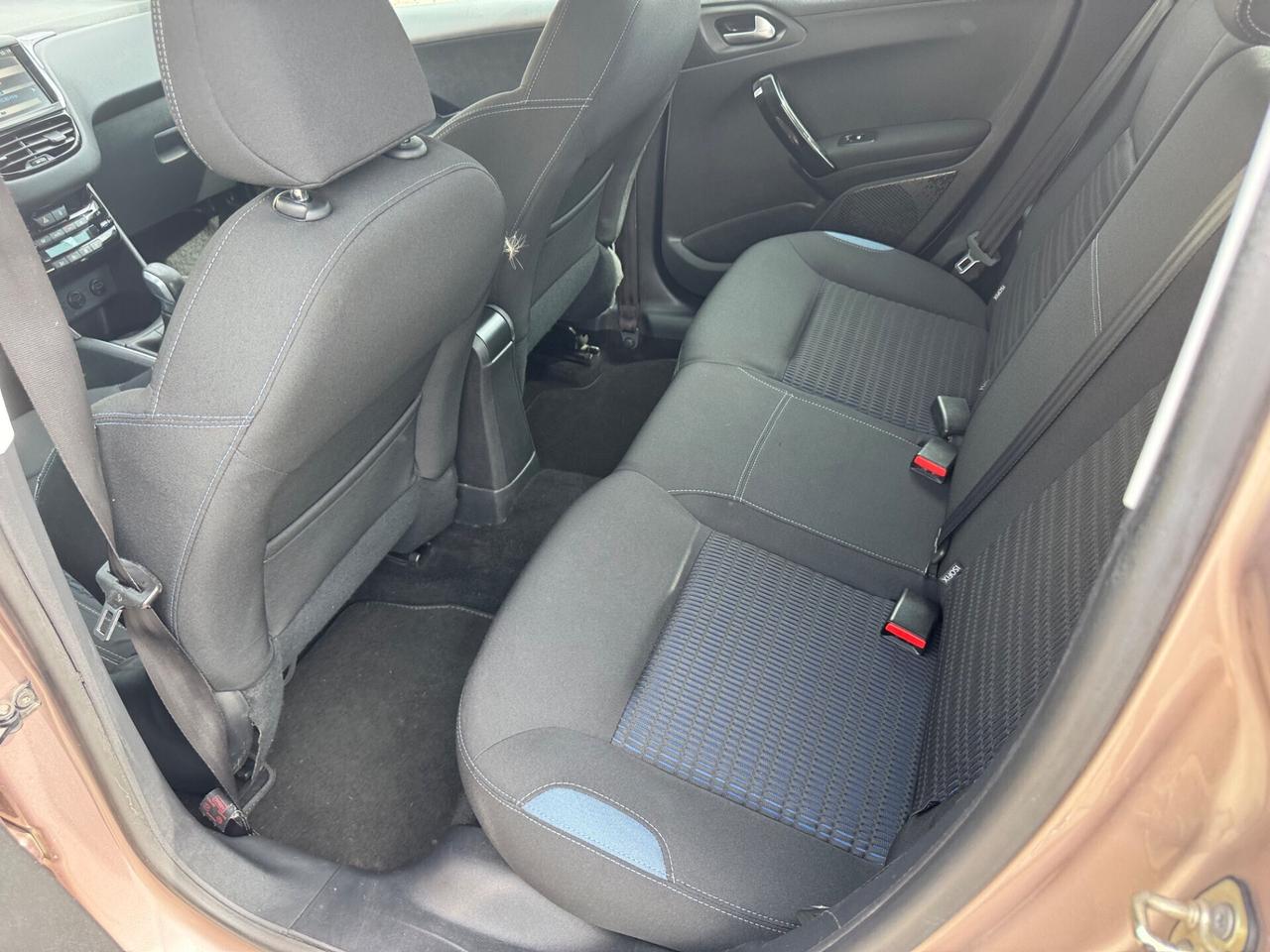 Peugeot 208 1.4 e-HDi 92 CV 5 porte neopatentati