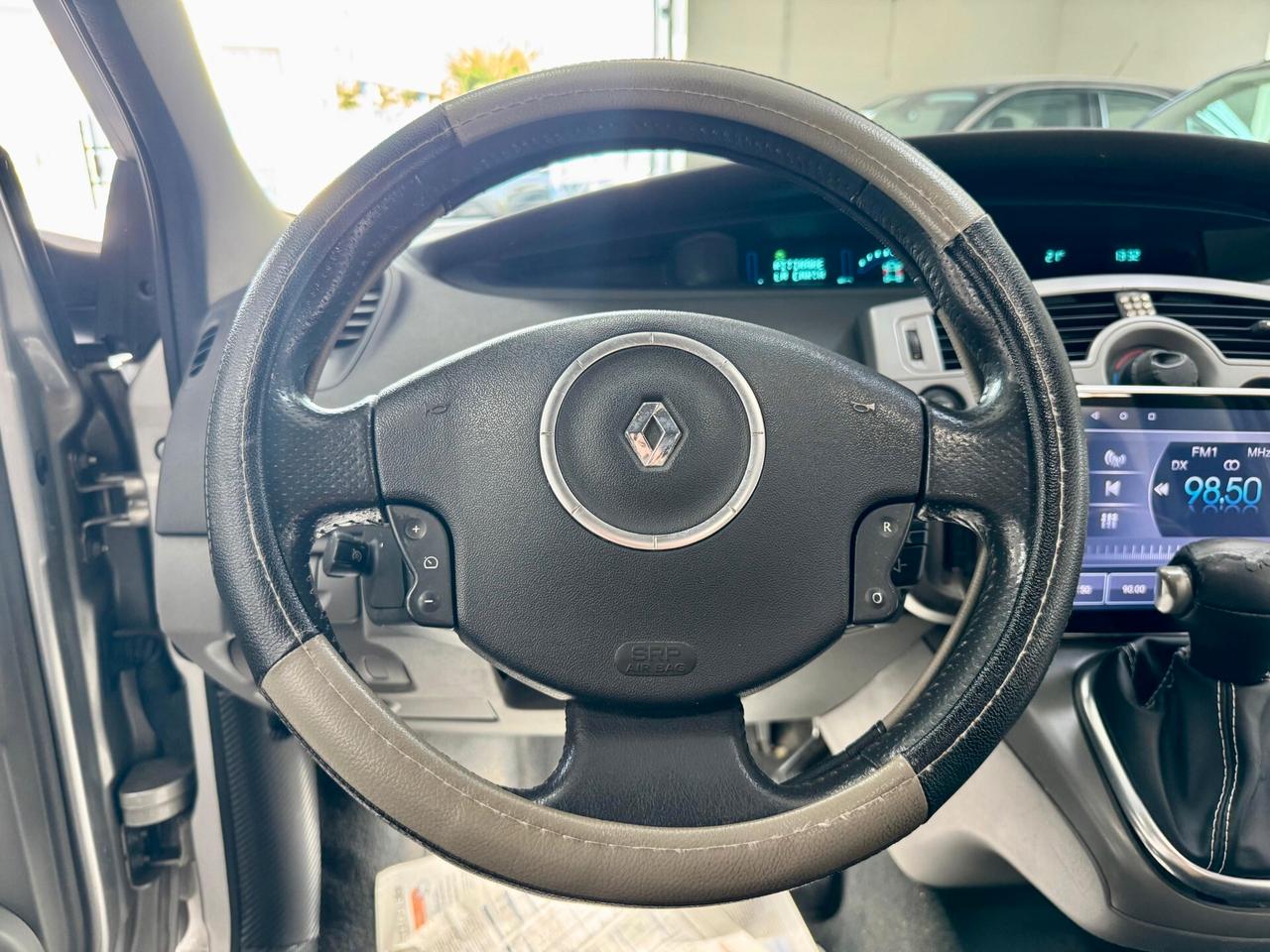 Renault Scenic 1.9 dCi 130CV EDC Dynamique