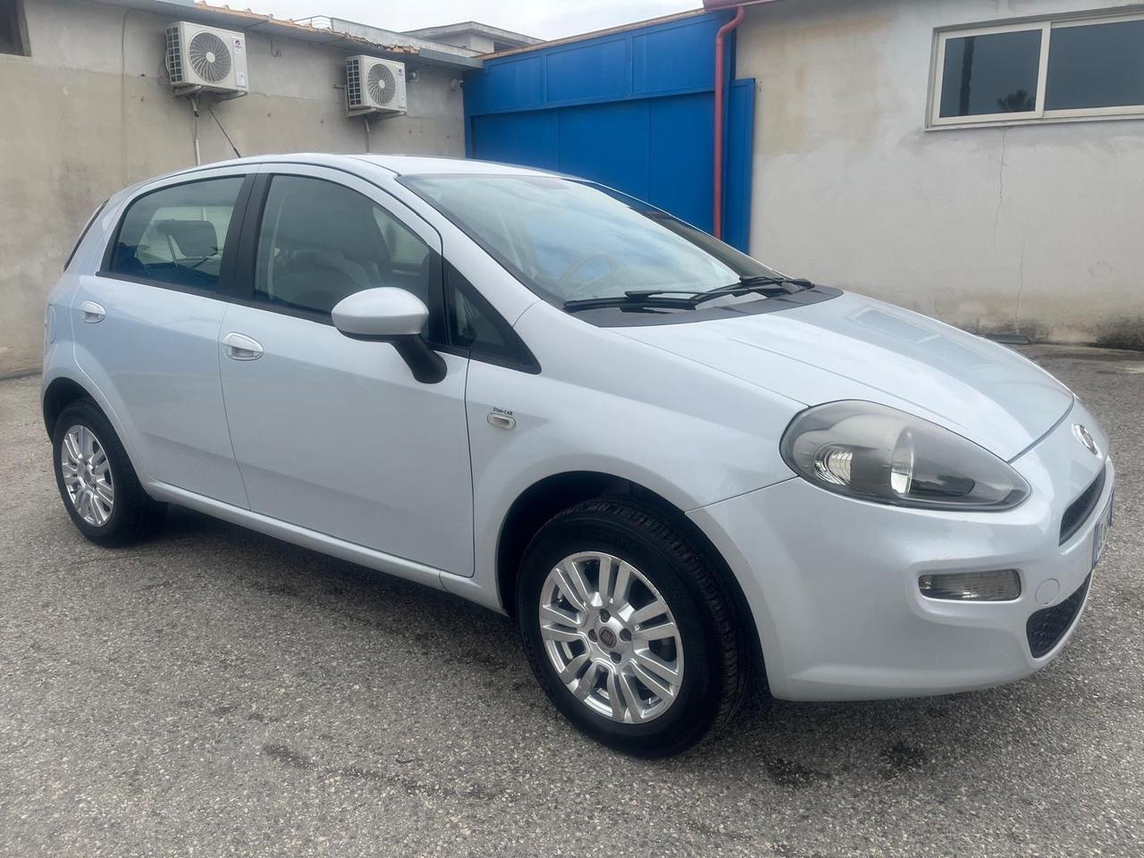 Punto Fiat g punto 5P-1.4-77cv- metano -full-2012