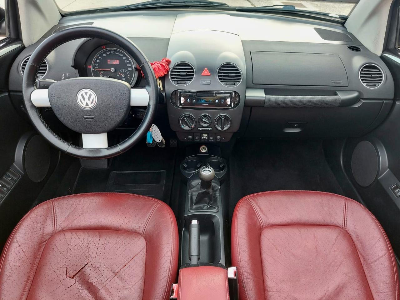 VW New Beetle 1.6 Cabrio Red Lim. Edt. GPL - 2010