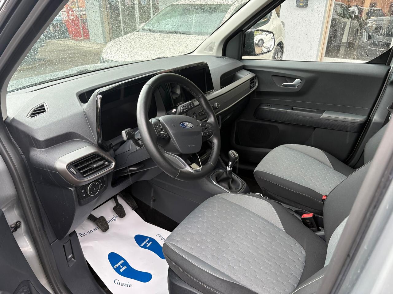 Ford Tourneo Courier 1.0 EcoBoost Titanium