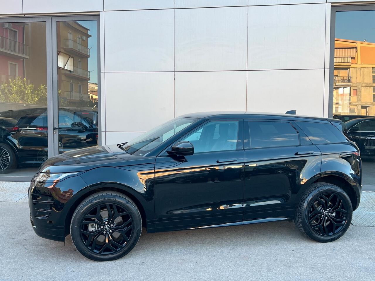 Range Rover Evoque R-Dynamic SE possibilità noleggio no scoring
