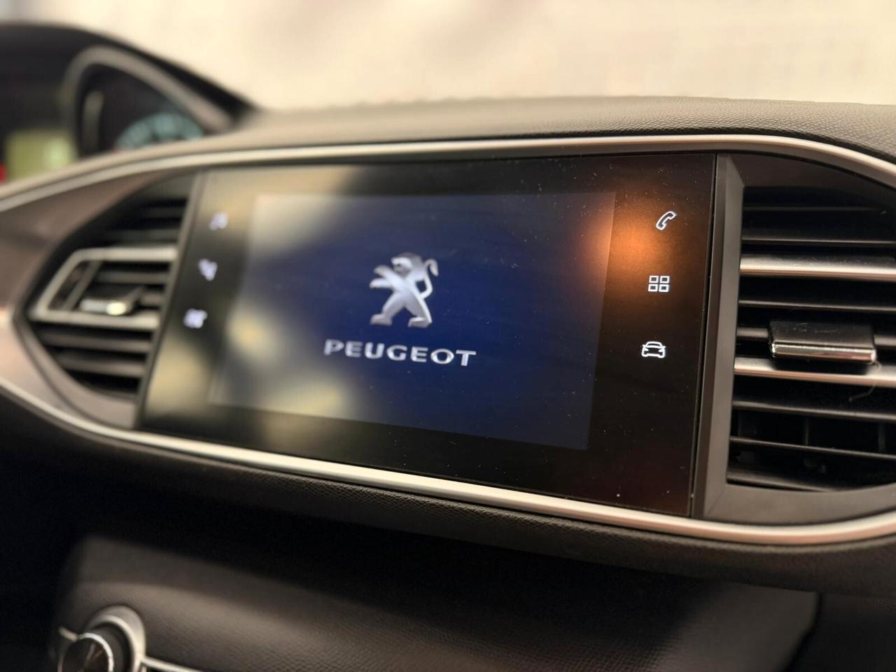 Peugeot 308 5P-1.5HDI-FULL OPTIONAL-KM CERTI-12 M GAR-PERMUTE