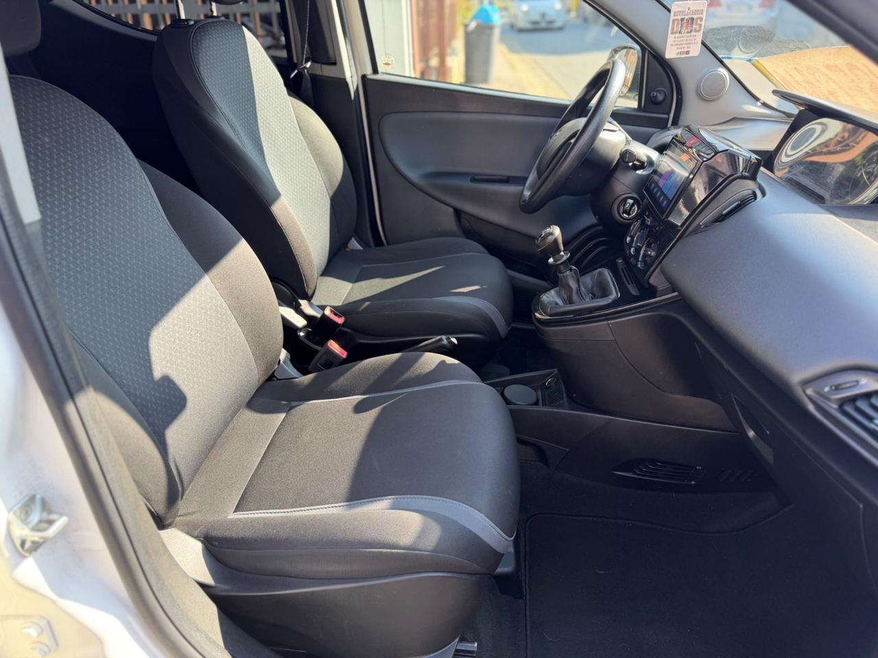 Lancia Ypsilon 1.2 69 CV 5 P PLATINUM