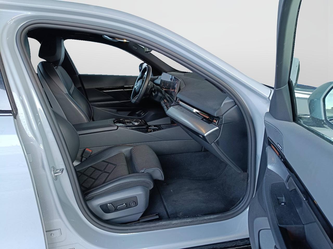 BMW Serie 5 G60 Berlina - 520d 48V xdrive MSport Pro auto