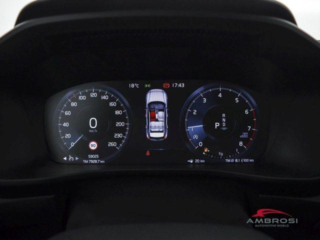 VOLVO XC40 T2 Momentum Core