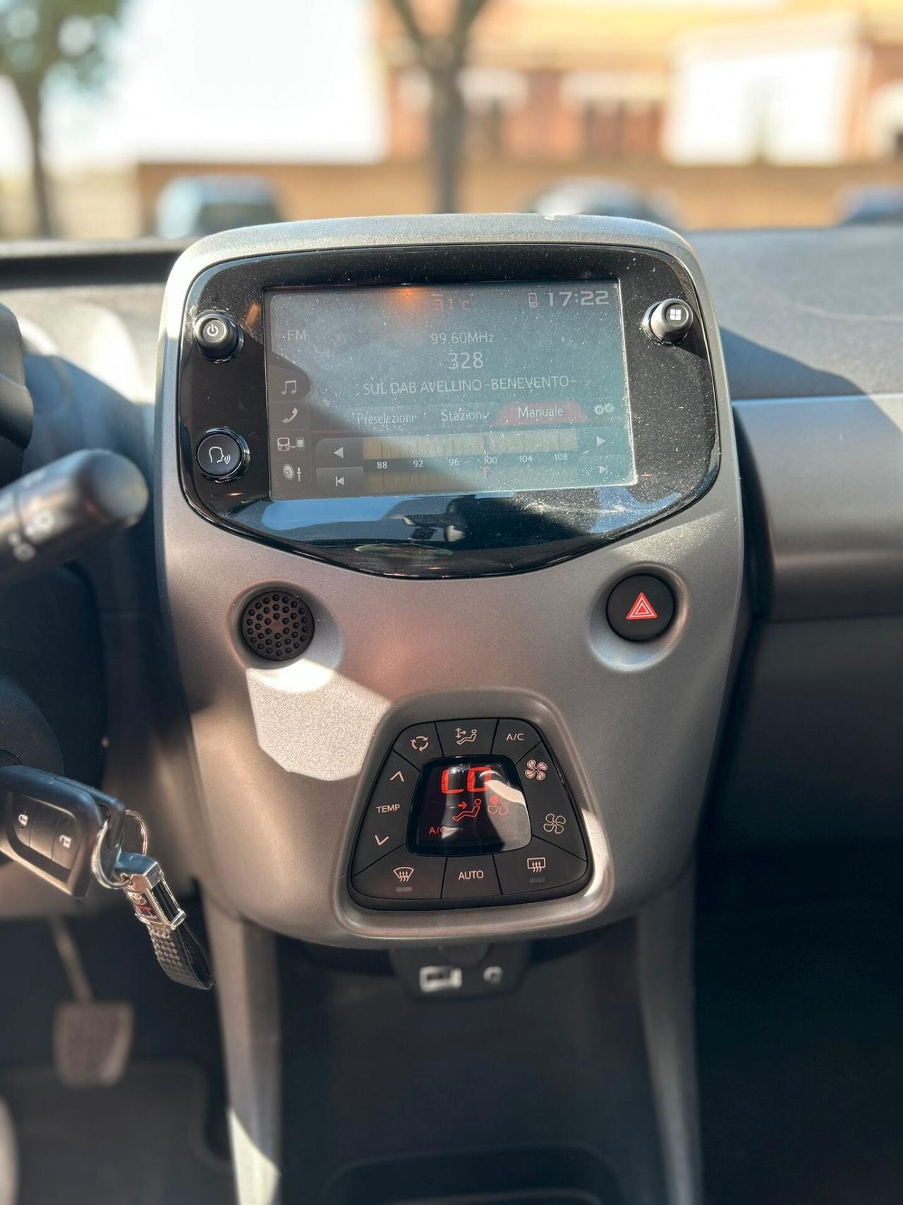 Toyota Aygo Connect 1.0 VVT-i 72 CV 5 porte x-clusiv