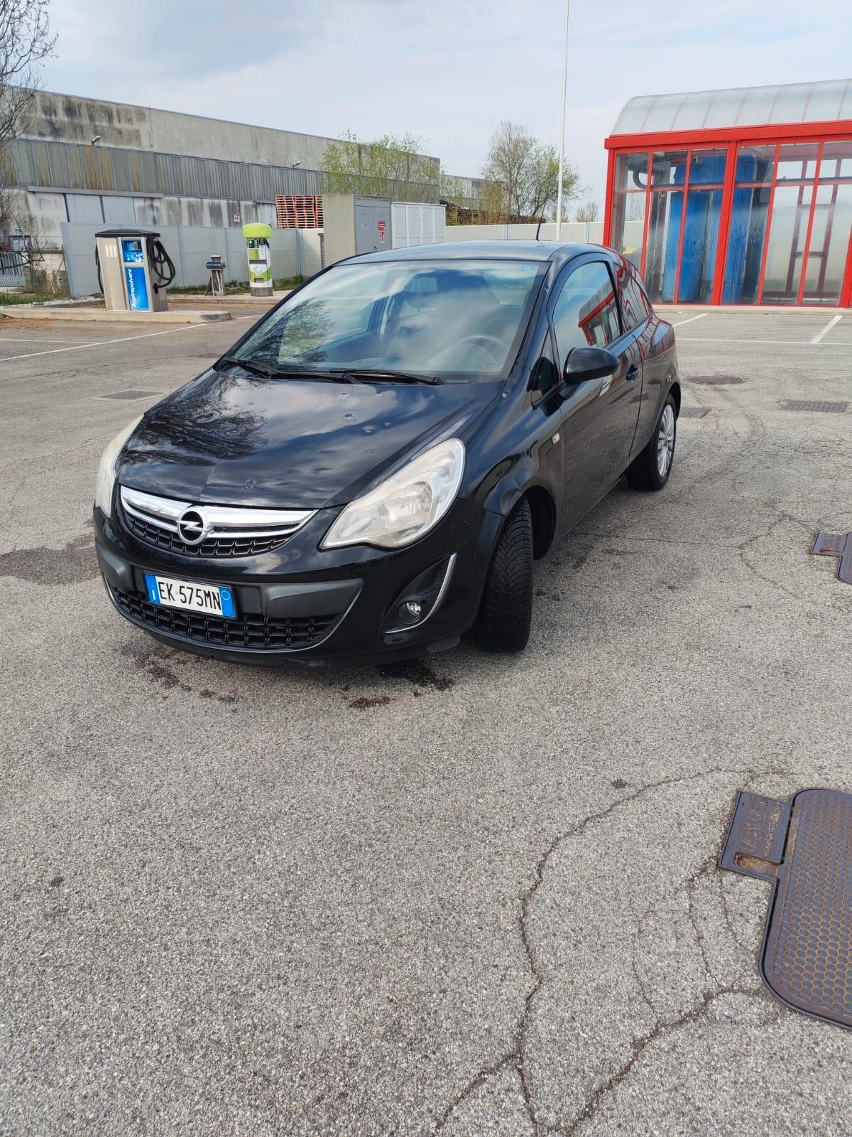 Opel Corsa 1.2 3 porte b-color
