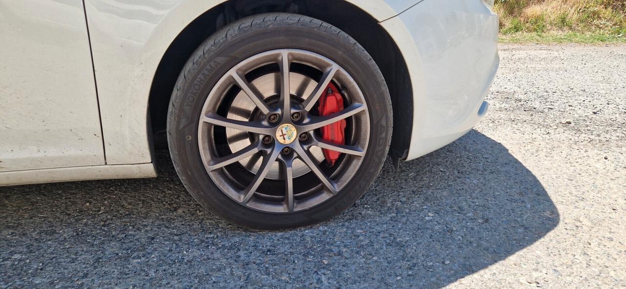 Alfa Romeo Giulietta 1.6 JTDm-2 105 CV Distinctive DISTRIBUZIONE E TAGLIANDO PASTIGLIE FRENI ESEGUITI