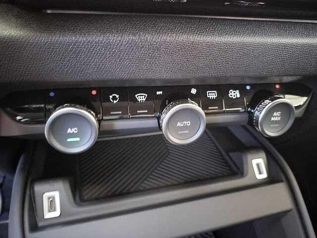 Citroen C4 motore elettrico 136 CV Shine