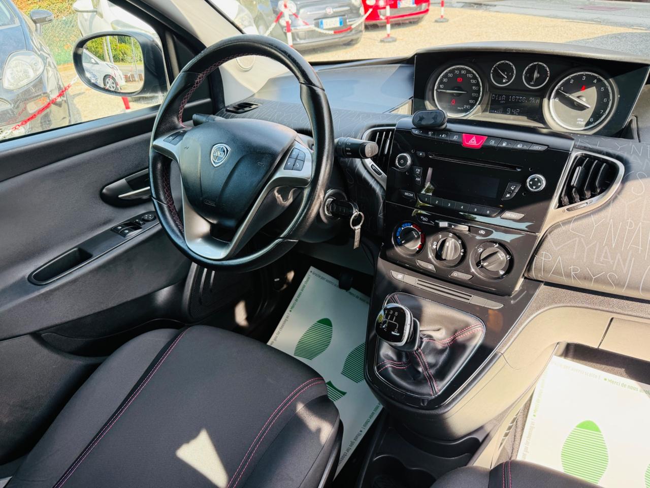 Lancia Ypsilon 0.9 TwinAir 85 CV 5 porte Metano Ecochic Elefantino