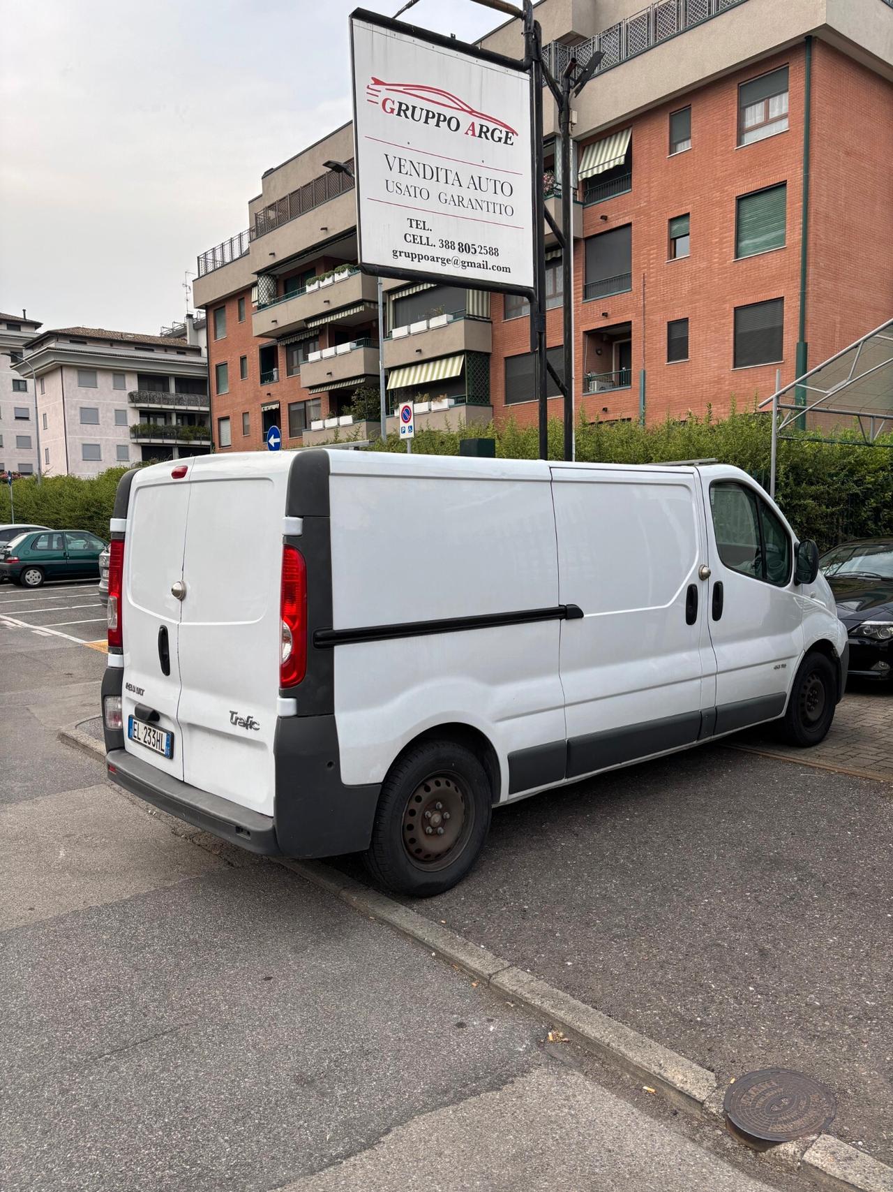RENAULT TRAFIC