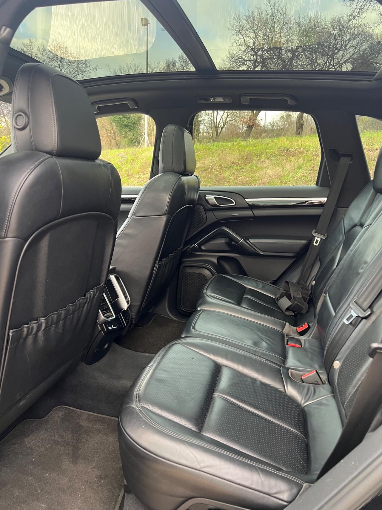 Porsche Cayenne 3.0 Diesel FULL OPTIONAL PERMUTE RATE GARANZIA