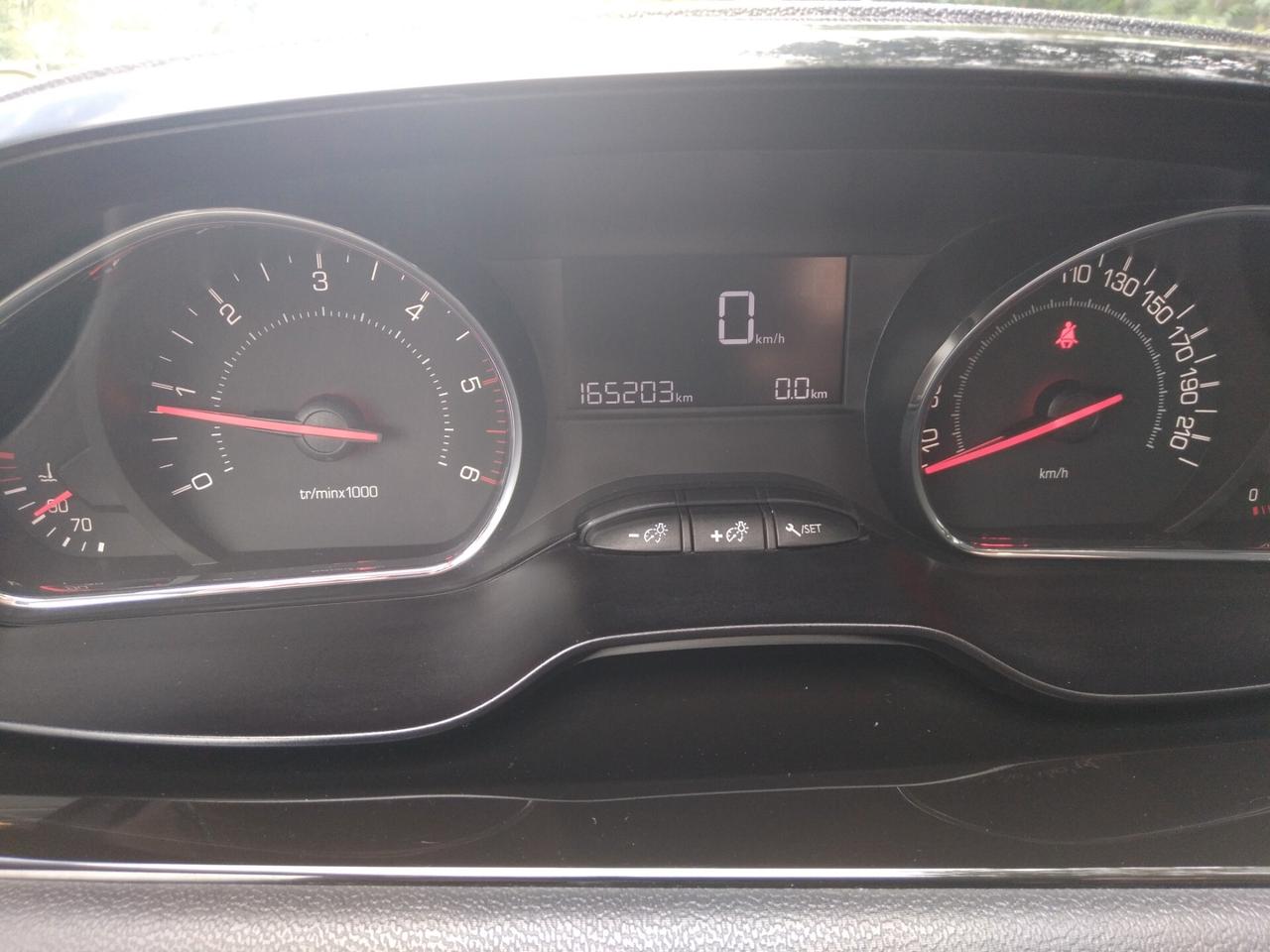 Peugeot 208 1.4 HDi 68 CV 5 porte Allure x neopatentati