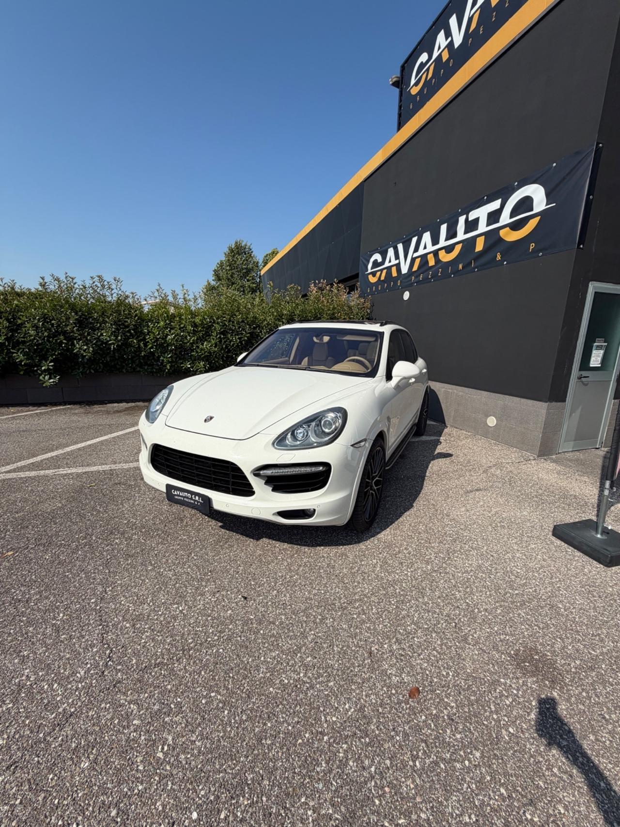 Porsche Cayenne 4.8 Turbo noleggio subentro