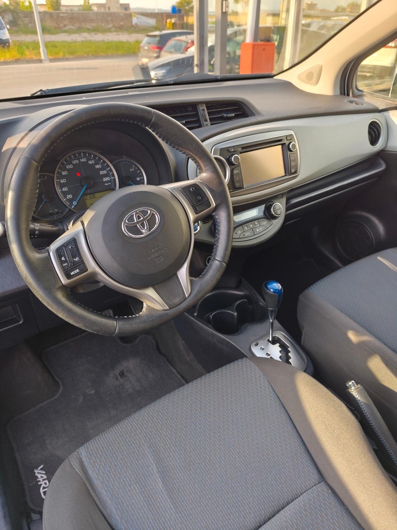 Toyota Yaris 1.5 Hybrid Lounge 07/2013